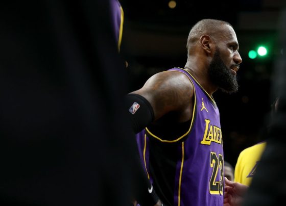 LeBron deixa a partida contra os Celtics com lesão na virilha: “Talvez tenha extendido um pouco demais”
