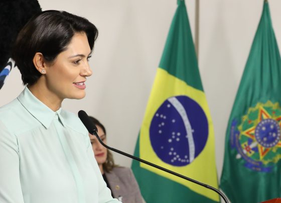 Líder do PT protocola requerimentos contra Michelle Bolsonaro