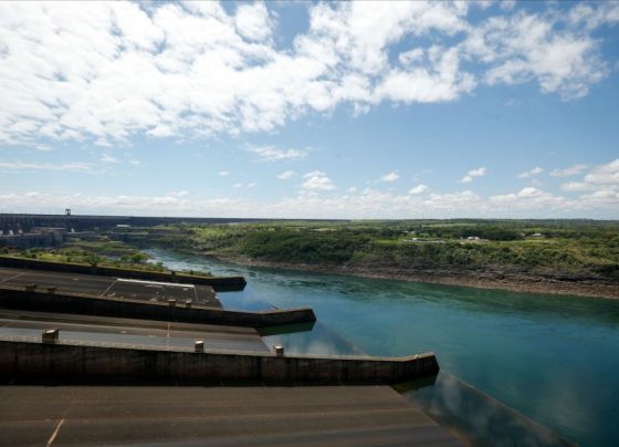 Lula assina decreto para impedir reajuste de 6% em tarifa da Itaipu