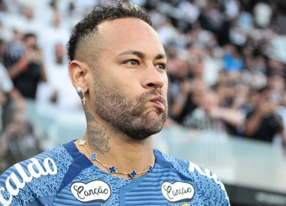 Neymar rompe o silêncio após não jogar Corinthians x Santos