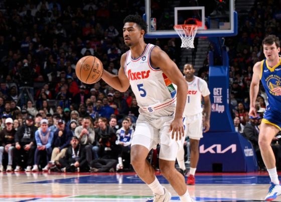 Quentin Grimes é o herói improvável da noite e ofusca Curry em vitória dos 76ers sobre os Warriors
