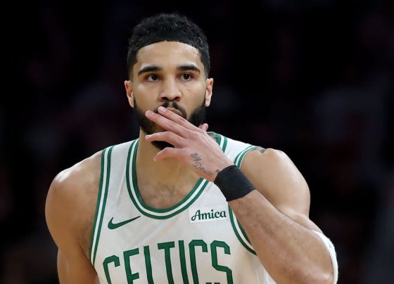 Tatum dá show, ofusca bom jogo de Doncic, e Celtics vencem os Lakers em Boston