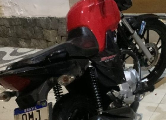 Motocicleta é furtada no Bairro Jardins em Aracaju; vítima pede ajuda da população; assista