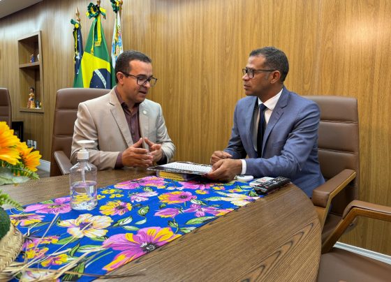 Vereador Sargento Byron recebe presidente do CRC-SE na Câmara