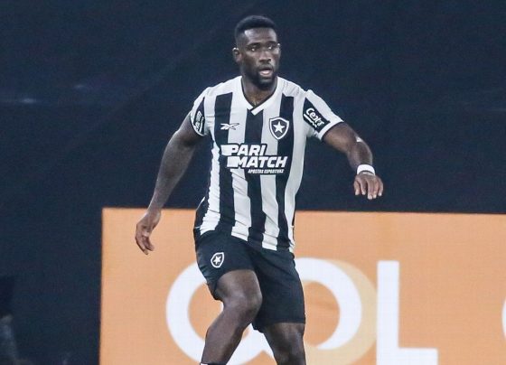 Bastos volta a sentir dores no joelho esquerdo e é cortado do Mundial
