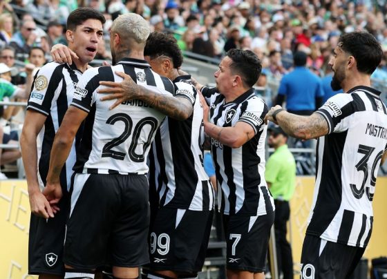 Botafogo segura pressão e vence na estreia do Mundial