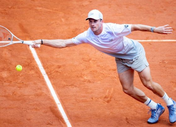 Campeão juvenil superou alcoolismo e tenta parar Alcaraz em Roland Garros