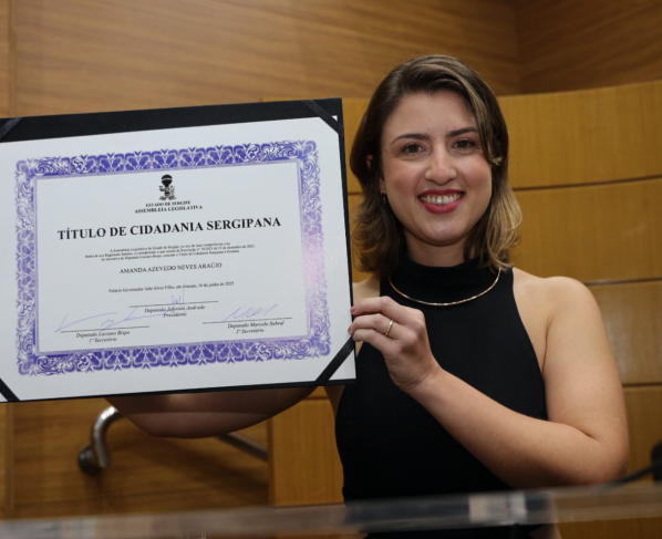 Dra. Amanda Azevedo recebe Título de Cidadania Sergipana
