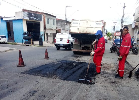 Emurb realiza tapa-buracos na Avenida Euclides Figueiredo, em Aracaju – FaxAju