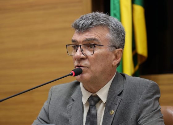 Garibalde Mendonça presta homenagem a André Barros na Alese