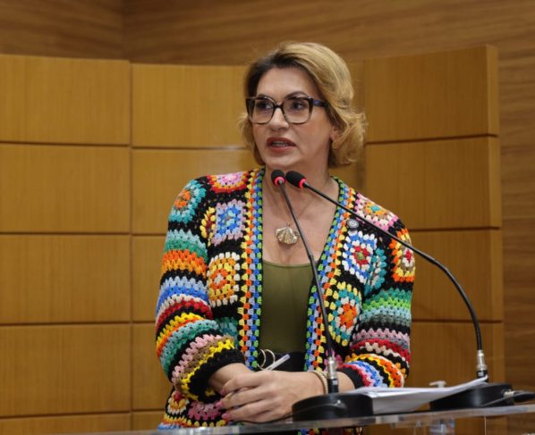 Linda Brasil denuncia descumprimento de acordo judicial na substituição de contratos na saúde