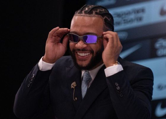 Neto questiona diária de R$ 9 mil que Corinthians paga a Depay: ‘É justo com clube que deve R$ 2,5 bilhões?’