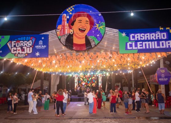 Palco Gerson Filho no Casarão Clemilda embala o público no segundo dia do Forró Caju – FaxAju