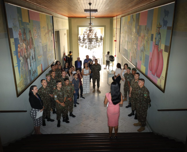 Projeto ´Visita à Casa do Povo´ recebe familiares de militares do 28º BC