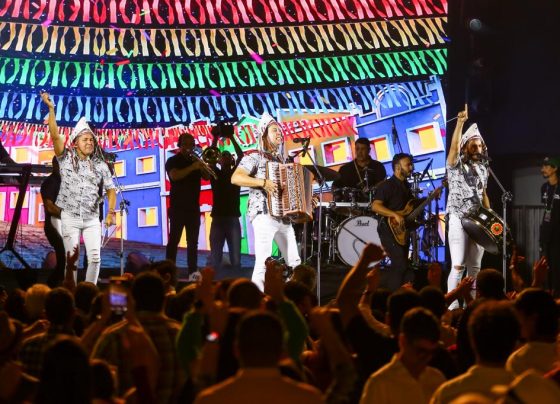 RITMOS TRADICIONAIS MARCAM A SEGUNDO DIA DO FORRÓ CAJU 2025 NA PRAÇA FAUSTO CARDOSO, EM ARACAJU – FaxAju