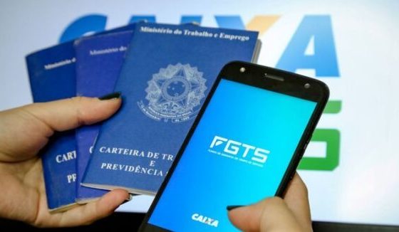 Trabalhadores podem solicitar saque de R$ 1.045 do FGTS até quinta-feira, 31