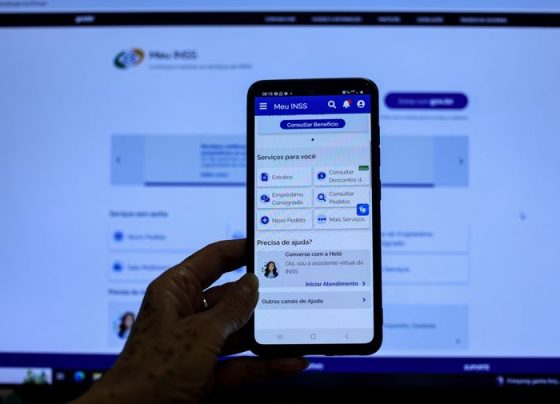 Idosos enfrentam barreiras digitais para acessar serviços do INSS