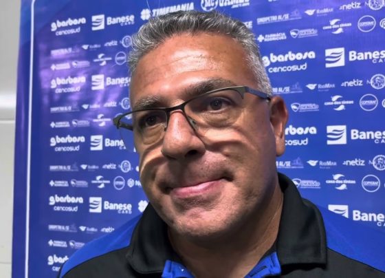 Entrevista com o técnico Luizinho Vieira falando da vitória do Confiança contra o Bahia