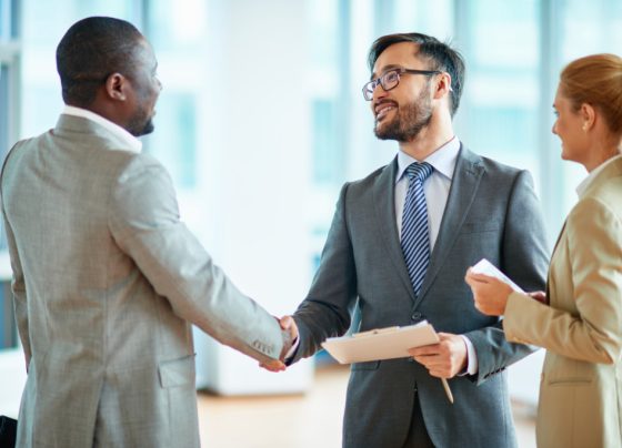Aprovada prioridade no atendimento a corretores de imóveis