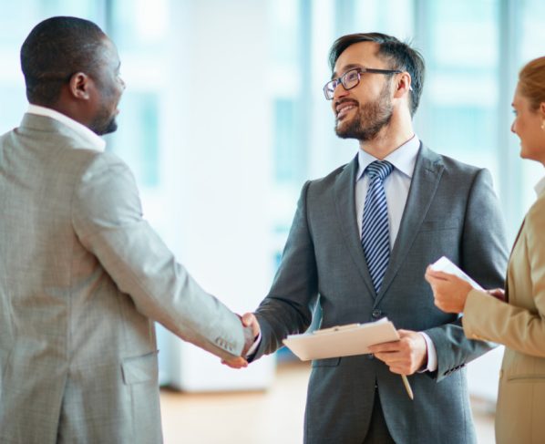 Aprovada prioridade no atendimento a corretores de imóveis
