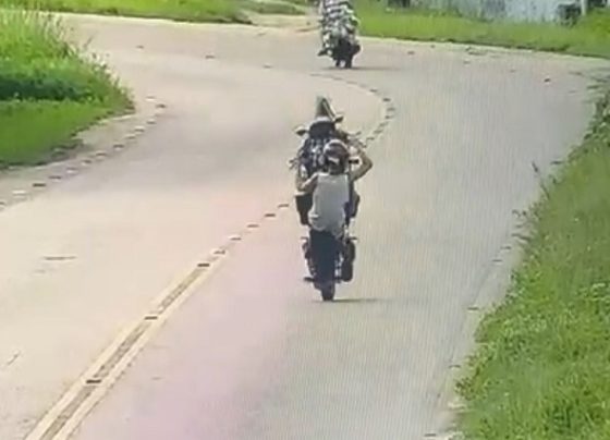 Câmeras flagram motociclista empinando moto em rodovia; infração custa R$ 2.934,70