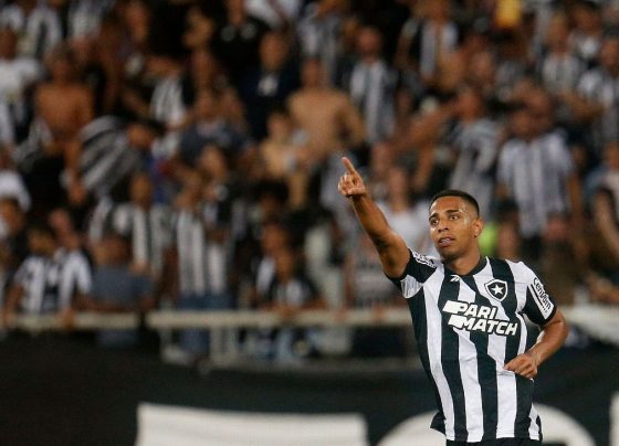Corinthians: o status de possível chegada de Victor Sá e saída de Matheuzinho
