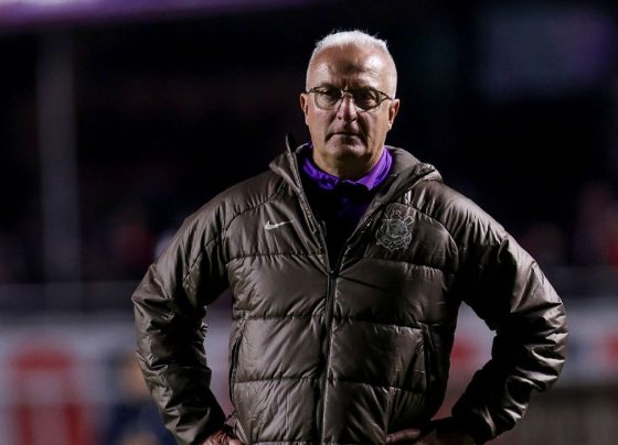 Dorival vê Corinthians ‘inaceitável’ e explica saída de Memphis Depay