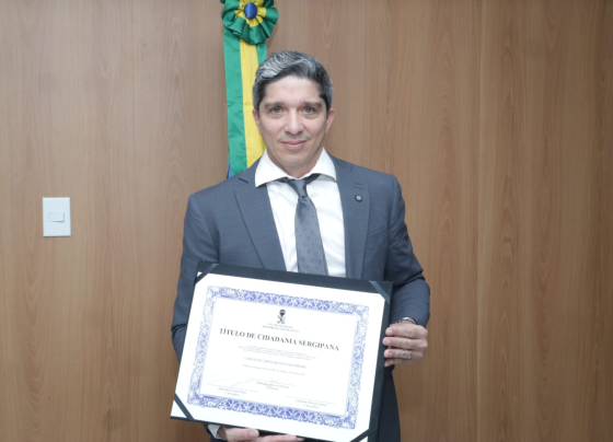 Dr. Carlos de Carvalho recebe Título de Cidadão Sergipano