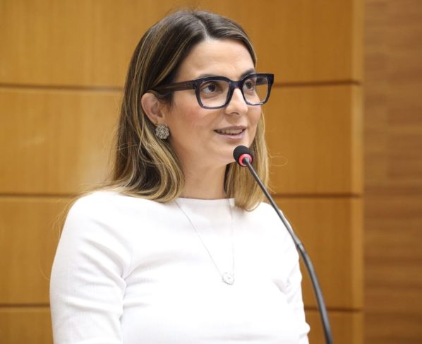 Lidiane Lucena destaca implante de esôfago em paciente do Huse