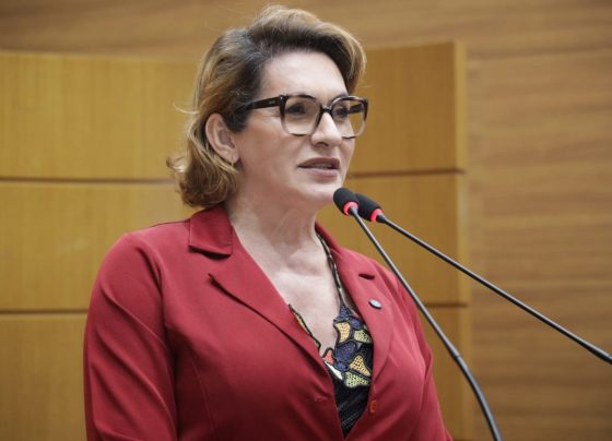 Linda Brasil critica reforma da Previdência de Aracaju