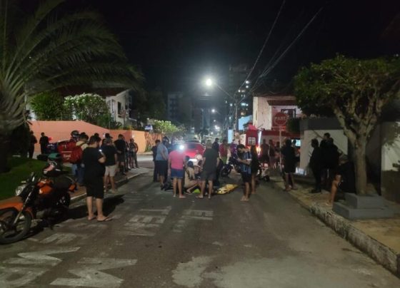 MOTOCICLISTA E PASSAGEIRA SÃO ATROPELADOS INSTANTES APÓS UM ACIDENTE NO BAIRRO ATALAIA, EM ARACAJU – FaxAju