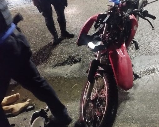 Motociclista morre após motocicleta colidir com poste em São Cristóvão