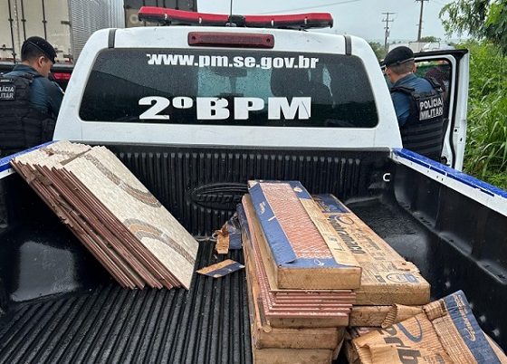 Polícia Militar prende seis homens por saque em carga tombada na BR-101, em Propriá