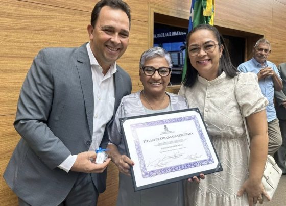 Fábio Meireles (PDT) prestigia entrega de Título de Cidadã Sergipana à presidente do GACC, Elenilda Novais