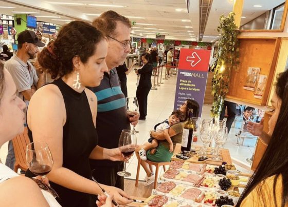 Ferreira Costa promove fim de semana repleto de experiências com vinho, brindes e diversão