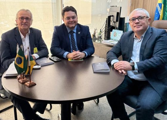 Alese renova parceria com Academia de Letras Jurídicas e planeja eventos