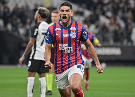 Bahia supera Corinthians em jogo polêmico e segue no G-4 do Brasileirão