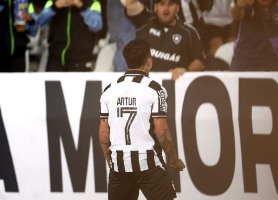Botafogo sai na frente da LDU por vaga nas quartas de final da Libertadores