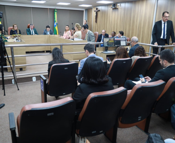 Deputados aprovam Projeto de reajuste salarial para servidores do Governo