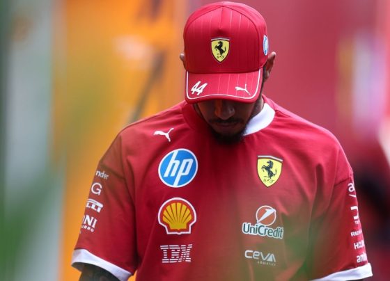Hamilton: ‘Sou inútil e provavelmente a Ferrari precisa mudar de piloto’