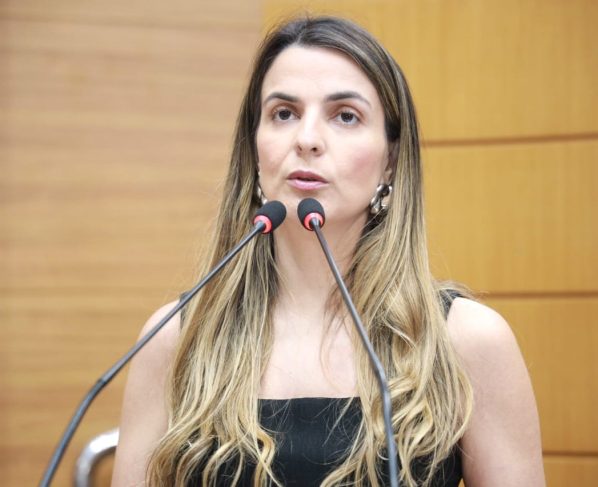 Lidiane Lucena destaca lançamento do Cartão CMAIS Feirante