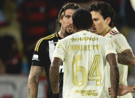Lyanco explica ‘treta’ com Wallace Yan em Flamengo x Atlético-MG: ‘Aqui não!’