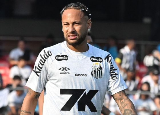 Neymar vê time levar seis pela 1ª vez e sofre maior derrota da carreira