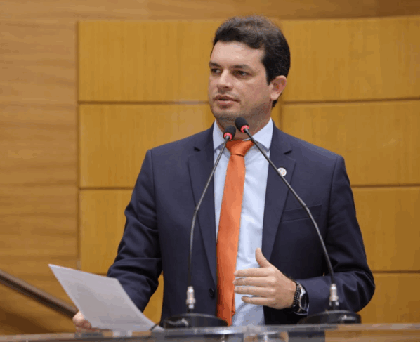 Paulo Júnior cobra melhorias nos serviços da Iguá e destaca avanços em São Cristóvão