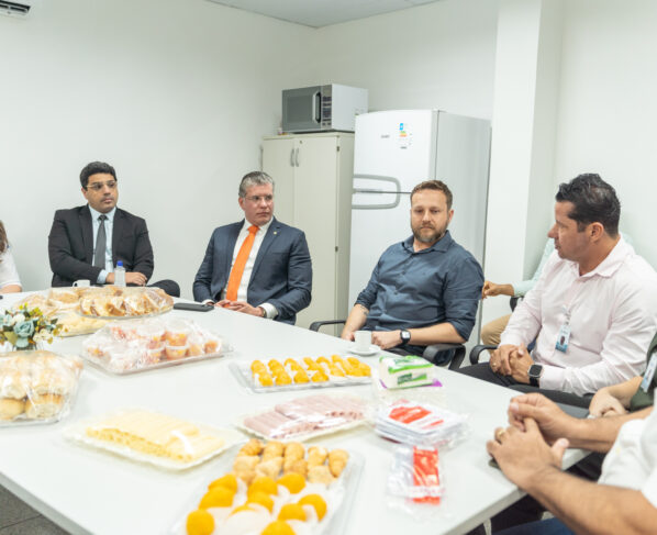 Presidente e deputados realizam visita ao Hospital da Criança