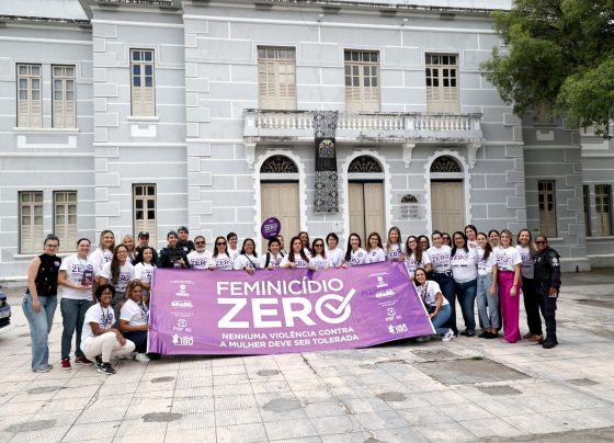 Promualese participa de adesivaço em alusão ao Dia Estadual de Combate ao Femicídio