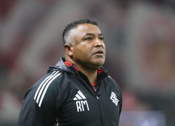 Roger Machado responde três vezes sobre possível demissão no Inter