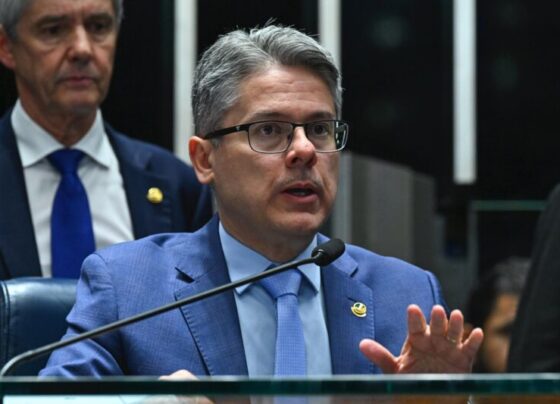 Senado aprova PL de Alessandro Vieira que cria marco de proteção digital para crianças e adolescentes – Portal Imprensa 1