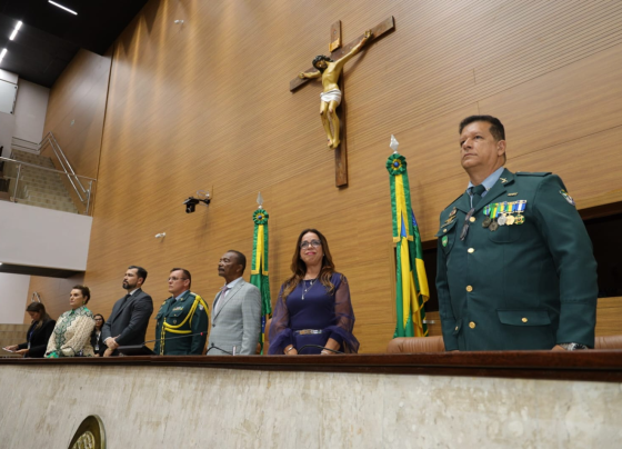 Sessão Especial: Deputados concedem Títulos de Cidadania Sergipana