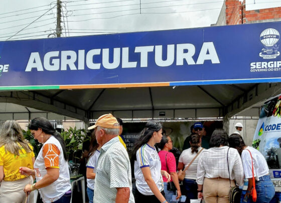 SEAGRI FORTALECE A AGRICULTURA FAMILIAR EM GRACCHO CARDOSO COM ENTREGA DE SEMENTES NO ‘SERGIPE É AQUI’